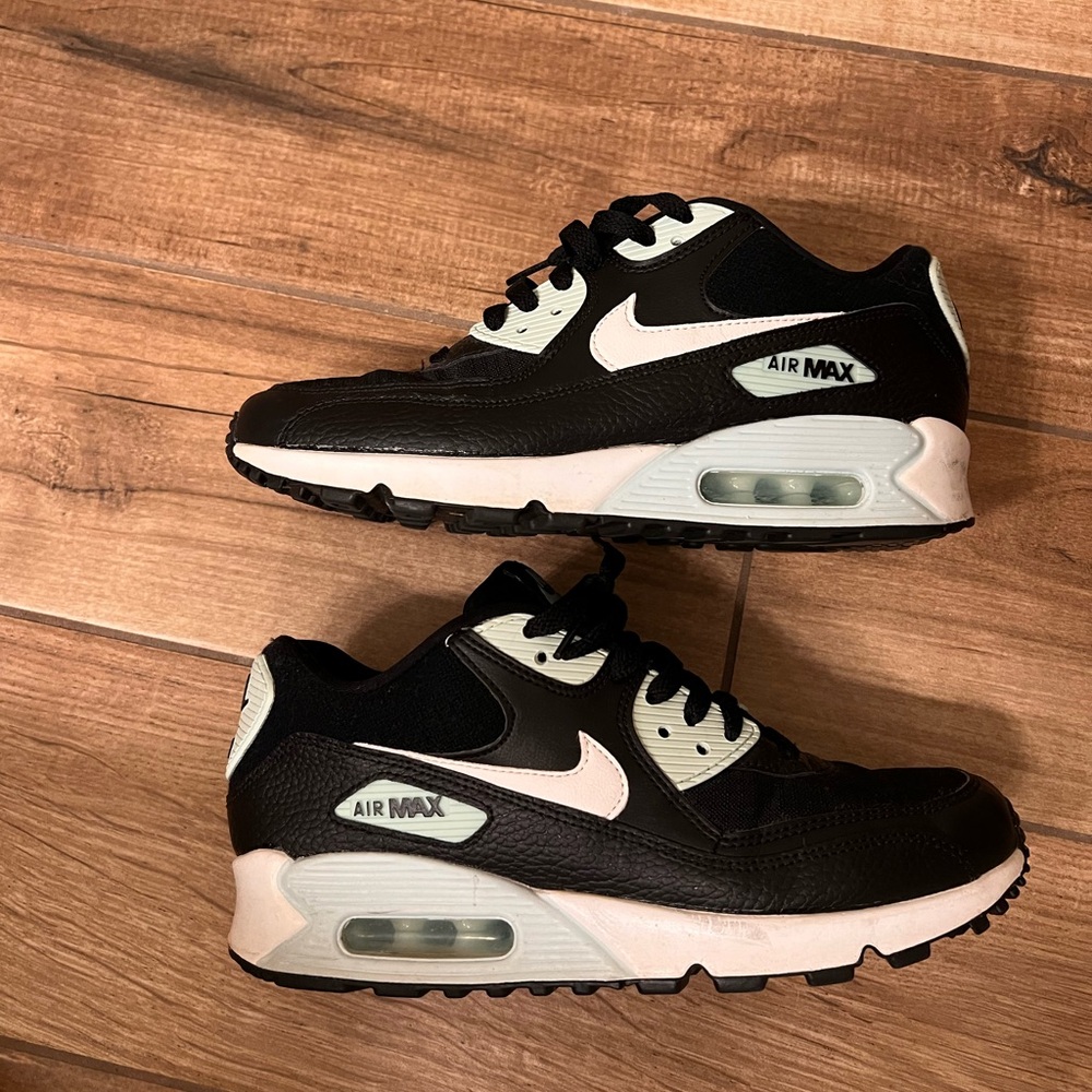 Nike Womens Air Max 90 ‘Black Igloo’